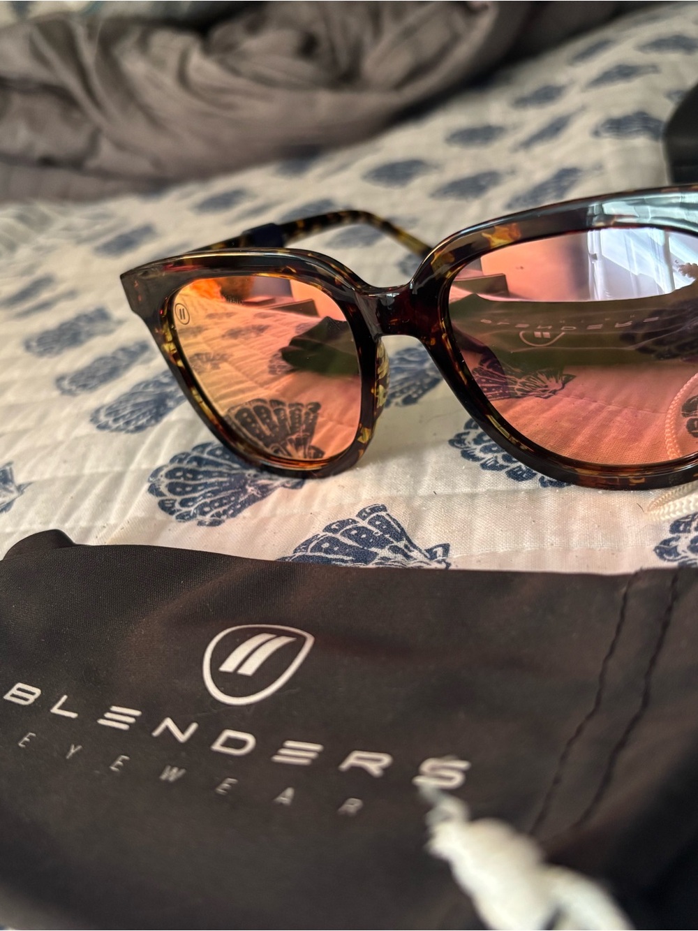 BLENDERS Eyewear - NWT Women’s Polarized Tortoiseshell Sunglasses